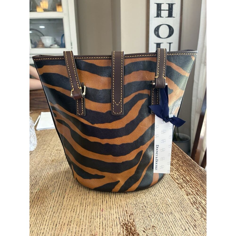 NEW Dooney & Bourke Handbag Tiger Animal Print Black Brown Silver Hardware - Picture 5 of 12